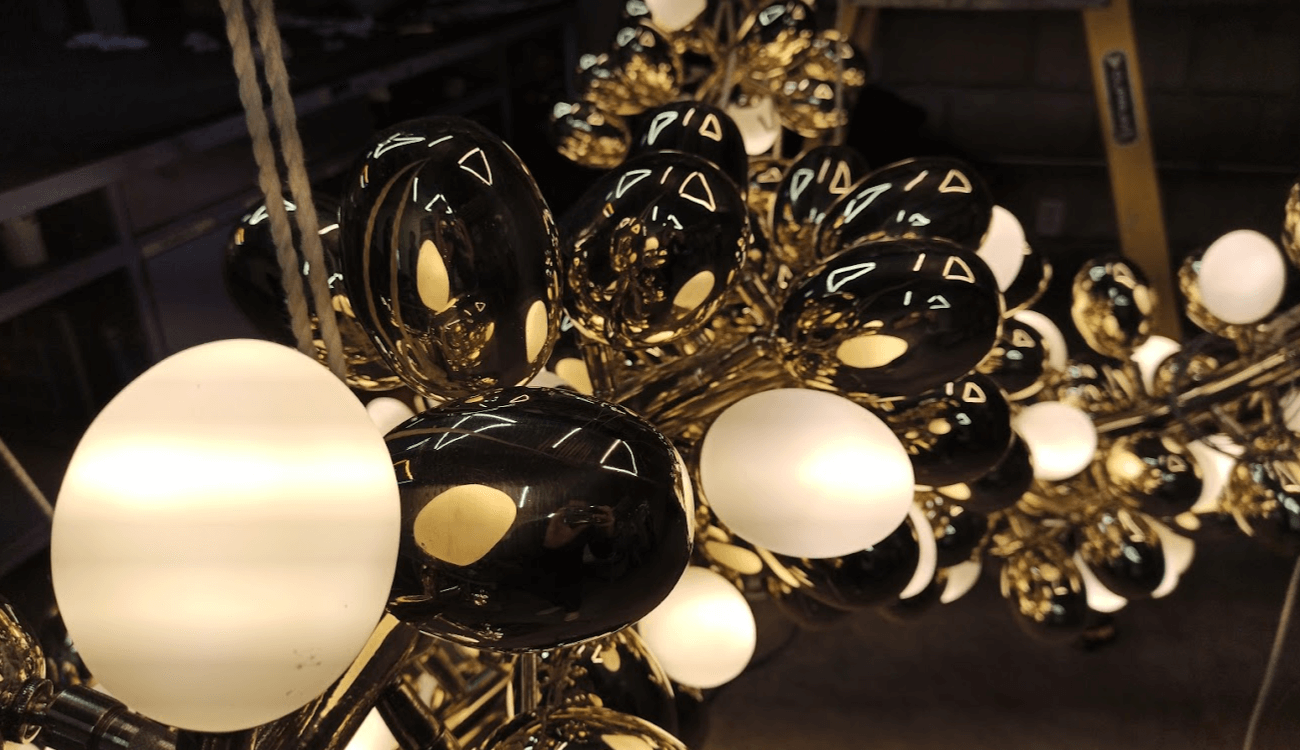 Candil de huevos de latón brillante